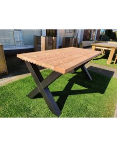 Tuintafel met stalen poot